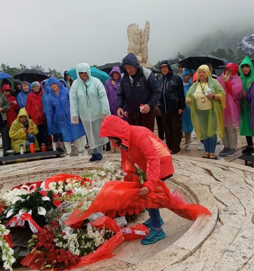 Delegacja SAK składa kwiaty na Monte Cassino
