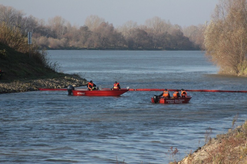 Powiatowe ćwiczenia strażackie w puławskiej Marinie