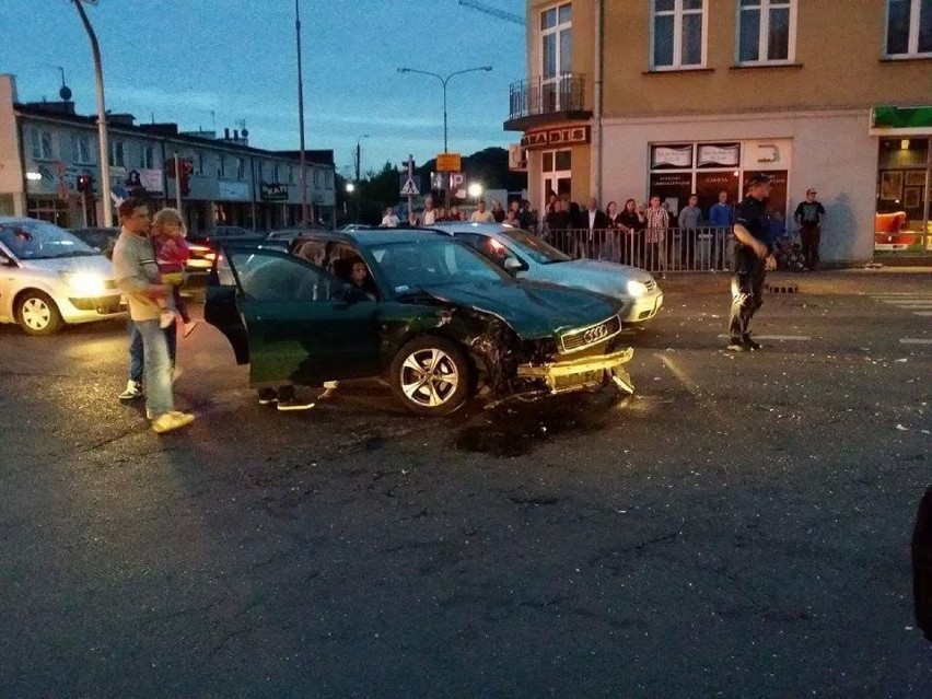 Wypadek w Łukowie: Radiowóz zderzył się z audi. 8 osób...