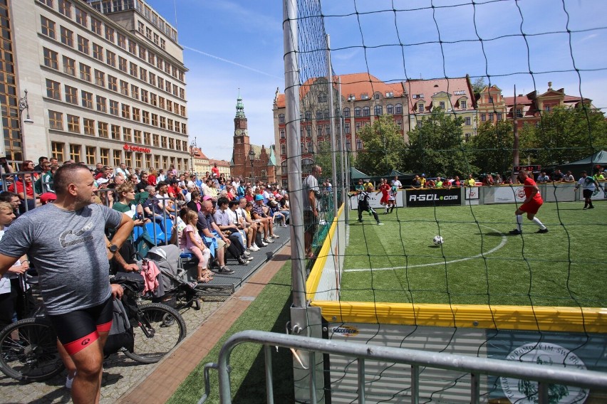 Niecodzienne rozgrywki w centrum Wrocławia. Na placu Solnym...