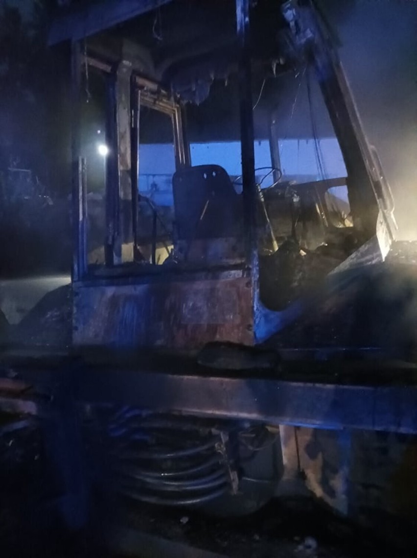 PILNE! Pojazd w Dziewiczej Strudze stanął w płomieniach. Czy to było podpalenie?