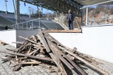 Słynny amfiteatr na Kadzielni w Kielcach sypie się. Do wymiany rozkładany dach, scena i siedzenia. Zobacz zdjęcia i film
