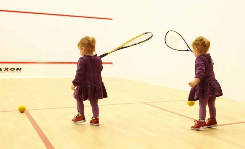 Gwiazdy grały w squasha dla dzieci [wideo]