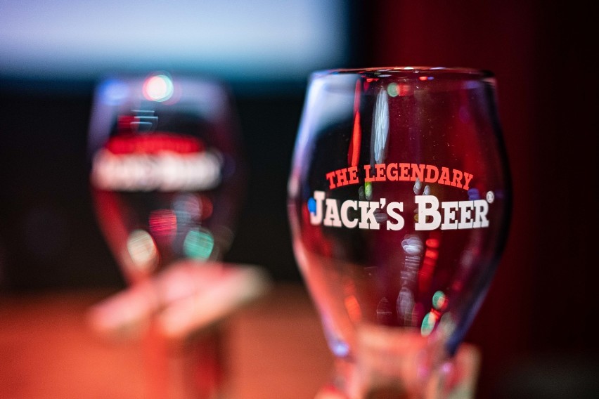 Jack’s Bar z własnym kraftowym piwem. Napijemy się go z wyjątkowej szklanki 