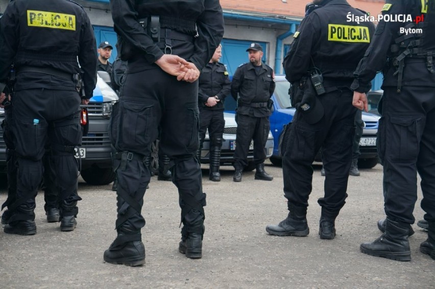 Bytom: Ćwiczenia policjantów na stadionie w Szombierkach [WIDEO, ZDJĘCIA]
