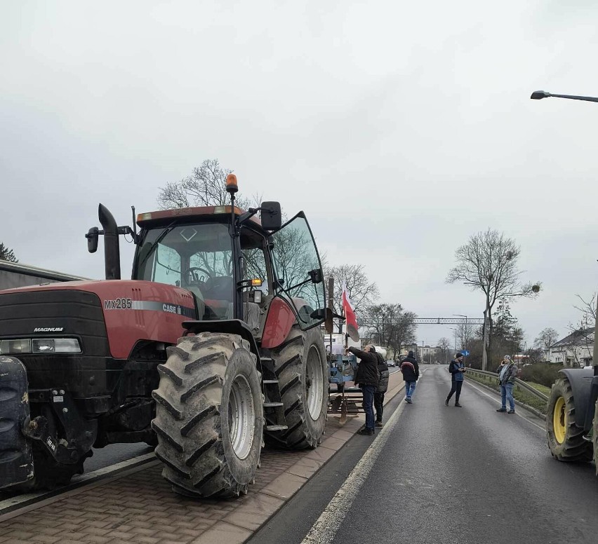 Protest rolników. Droga krajowa nr 24 w Kwilczu zablokowana - wyznaczono objazdy