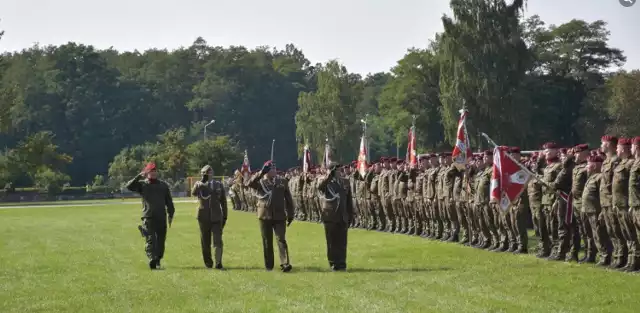 Uroczystość przekazania dowództwa w 25 Brygadzie Kawalerii Powietrznej w Tomaszowie Mazowieckim.