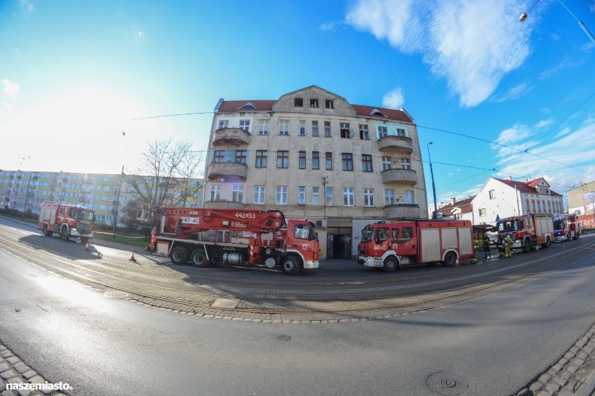 Pożar w kamienicy przy ul. Chełmińskiej w Grudziądzu [zdjęcia]