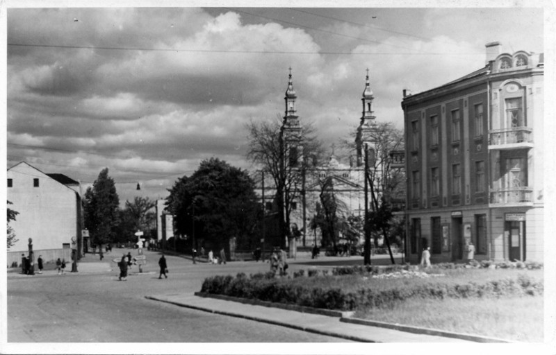 Centrum Tomaszowa, 1943 r.  Niby nic złego się nie dzieje,...