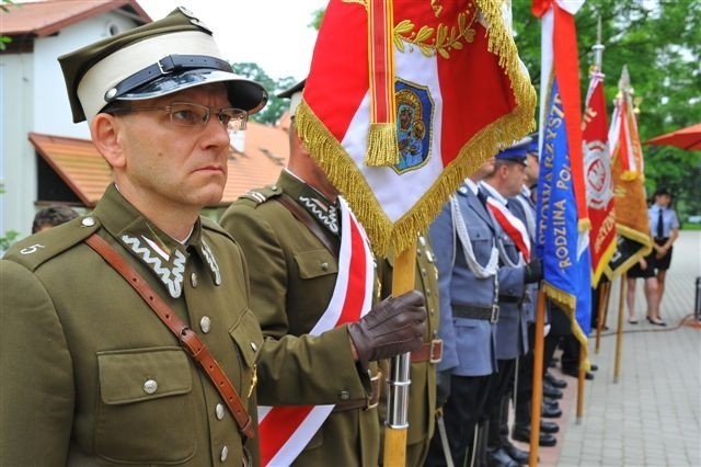 Odsłonięto pomnik upamiętniający ofiary rzezi wołyńskiej [ZDJĘCIA]