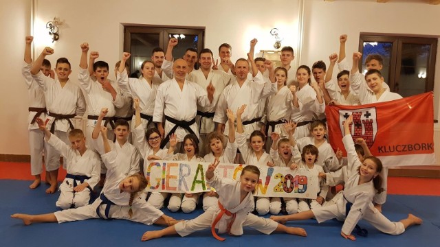 Kluczborscy karatecy od wielu lat są mistrzami świata i Europy w karate tradycyjnym. 

Młodzi adepci karate trenują na obozie w Gierałtowie pod okiem trenerów Kluczborskiego Klubu Karate - Andrzeja Olecha i Rafała Panaszka.