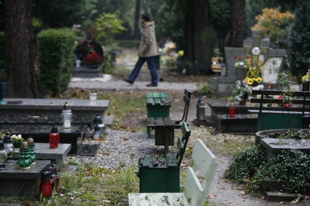 1 listopada autobusy kursujący w rejonie cmentarzy w Mysłowicach będą jeździły częśćiej.