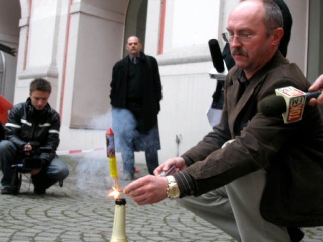 Wiele osób nie wyobraża sobie witania Nowego Roku bez odpalania ...