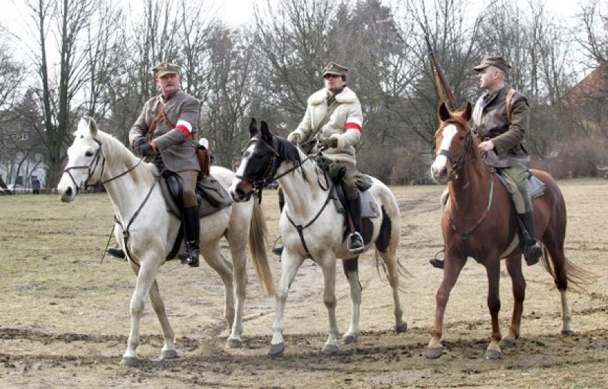 Setki osób obejrzało inscenizację bitwy w Parku Kasprowicza...