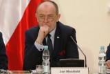 Cmentarz żołnierzy radzieckich w Kaliszu. Poseł Jan Mosiński chce usunięcia sowieckich symboli. ZDJĘCIA