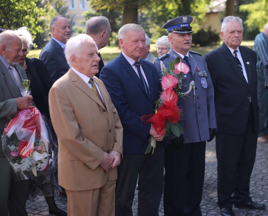 Dzień Sybiraka w Malborku [ZDJĘCIA]. Kwiaty i wspomnienie ofiar rosyjskiej napaści