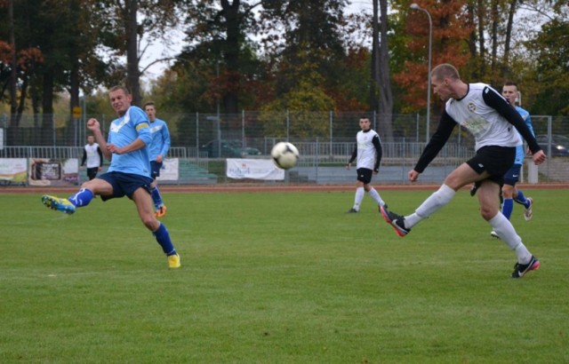 W pierwszym meczu Pomezania pokonała Błękitnych u siebie 2:0. W rewanżu powtórzyła wynik na wyjeździe.