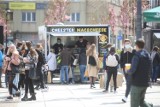 KATOWICE. Zlot food trucków na rynku - zobacz ZDJĘCIA. To "Rynek Smaków"
