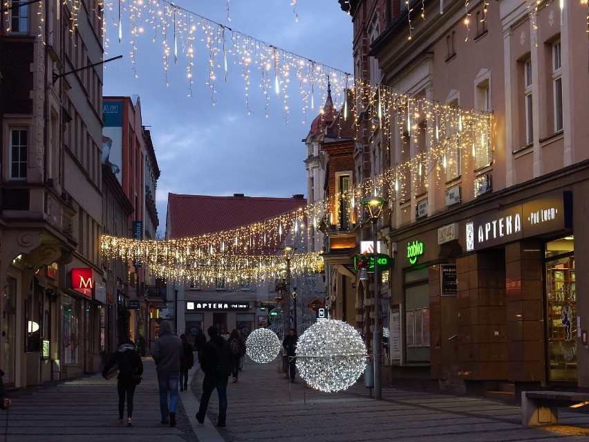 Rybnik gotowy na święta! Nowe ozdoby świąteczne na ulicach