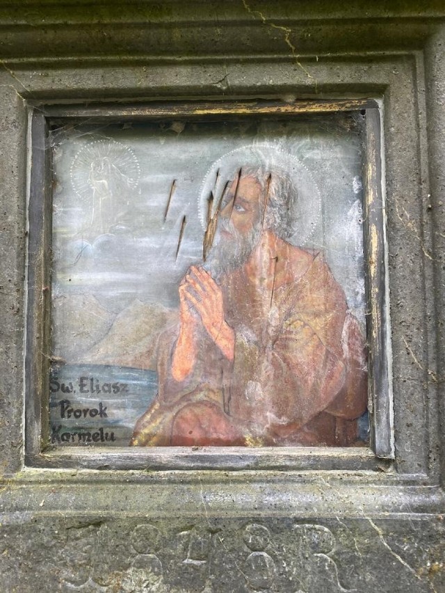 Uszkodzony, zabytkowy obraz św. Eliasza z góry Karmel