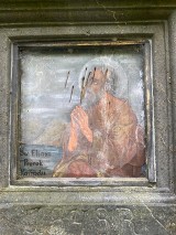 Siekierą uszkodził św. Eliasza, zabytkowy obraz w kapliczce pod Krakowem. Obraz znajdował się przy źródełku od około 200 lat