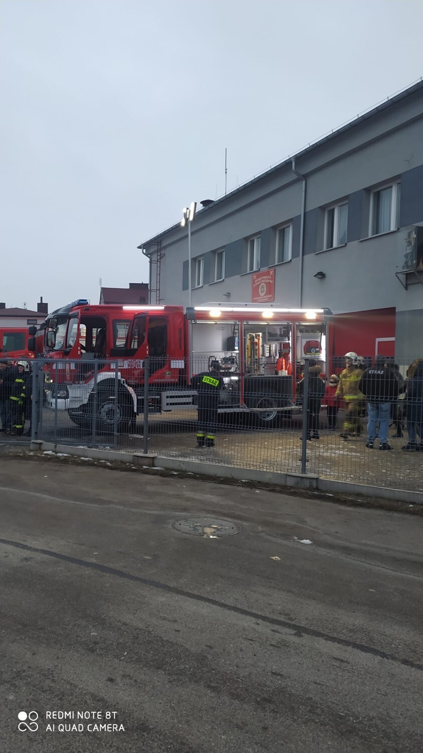 Nowy wóz strażacki dla OSP Stobiecko Miejskie. Strażacy właśnie odebrali samochód