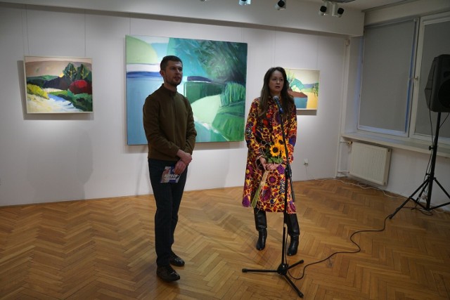 Artystkę przedstawił i mówił o jej twórczości Karol Suwała z Łaźni. Następnie Magdalena Kopron – Kusiak sama opowiadała o swoich obrazach.