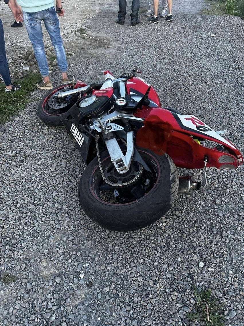 Wypadek z udziałem motocyklisty w Radomiu. 21-latek trafił do szpitala. Zdjęcia