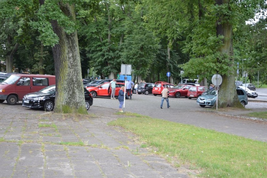 Cała komunikacja na parking przy starostwie w Goleniowie? To się nie uda!