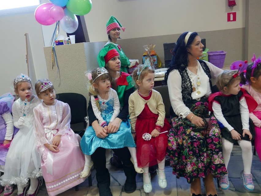 Karnawałowe zabawy przedszkolaków z Gąsawy [zdjęcia, wideo]