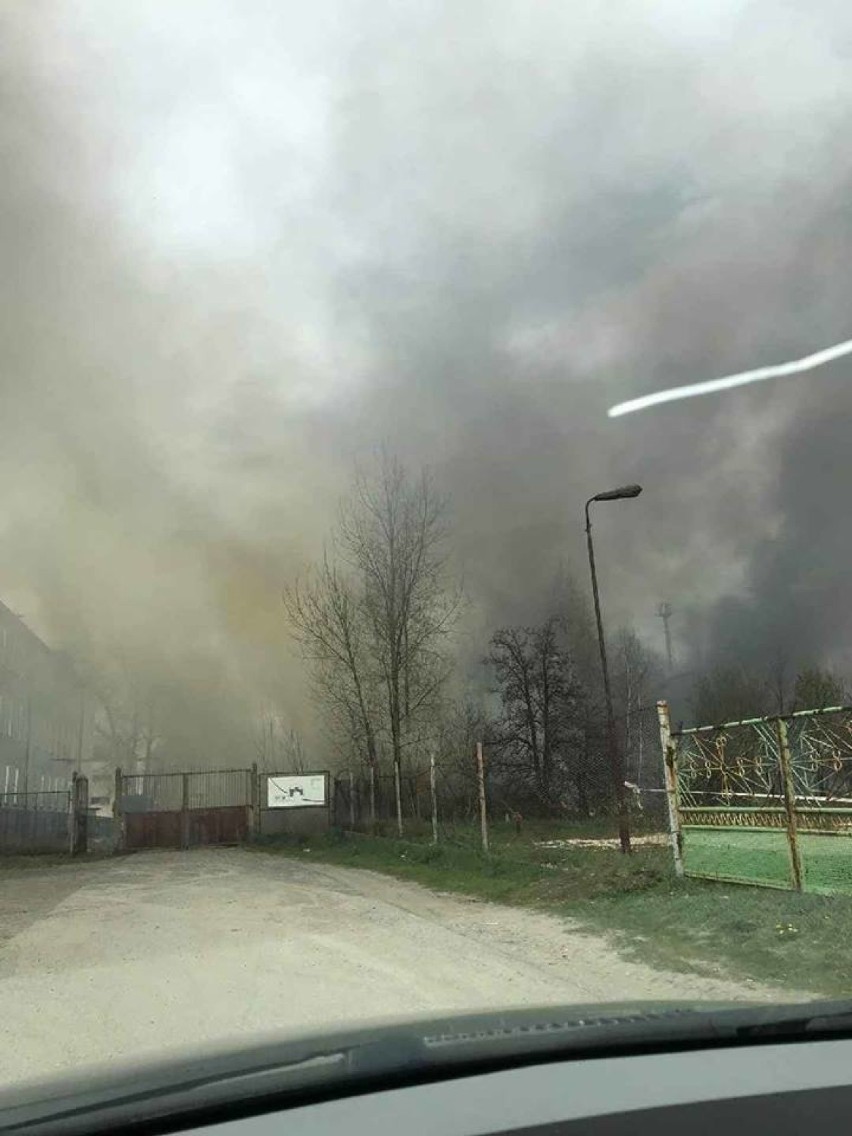 Pożar wraków samochodów w Woli Krzysztoporskiej