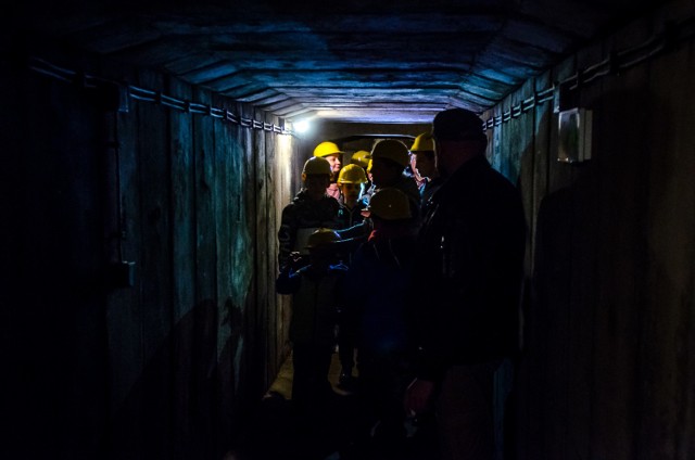 Zapraszamy do tunelu pod kwadratem! Już od wtorku - w każdy wakacyjny wtorek. Na zdjęciach możecie zobaczyć jak wyglądał tunel zaraz po odkryciu i dziś - gdy jest przygotowany na przyjęcie zwiedzających