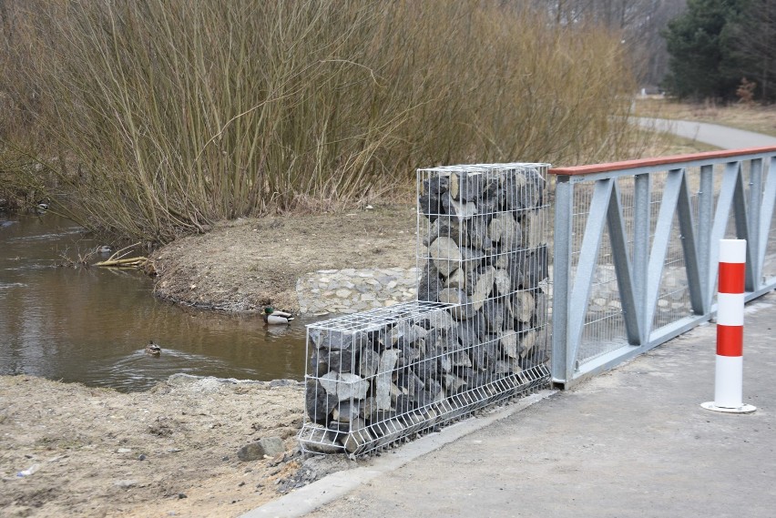 Most na Leśniówce już z nowymi barierami. Nowe wymieniono na jeszcze nowsze ZDJĘCIA