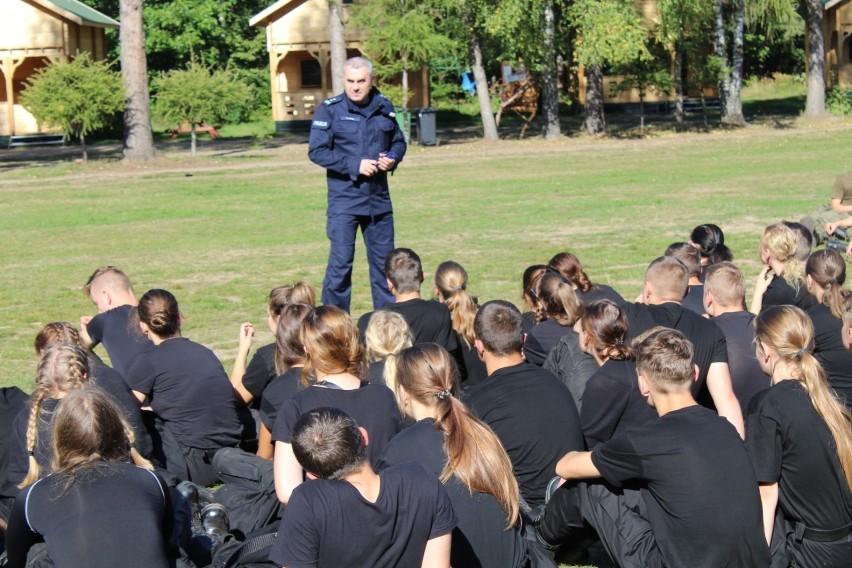Promują zawód policjanta wśród uczniów klas mundurowych[foto]