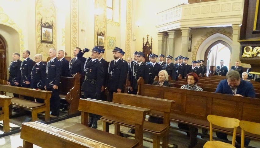 Brzyska. Dwie jednostki OSP otrzymały nowe pojazdy. Zostały już uroczyście przekazane, poświęcone i... oblane szampanem  [FOTORELACJA]