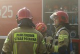 Pożar drewna w miejscowości Mórka. Dzięki szybkiej reakcji mieszkańców ogień został ugaszony w zarodku
