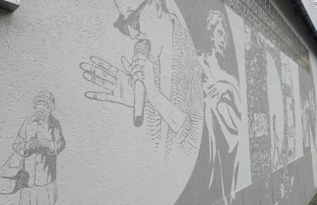 Mural przy ul. Mazowieckiej przypomina znanych mieszkańców dzielnicy