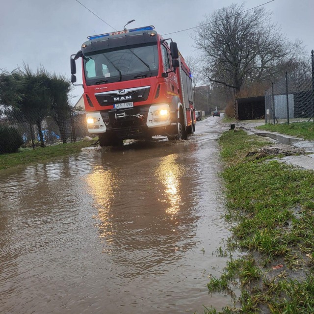 Jak informuje dyżurny Komendy Powiatowej Państwowej Straży Pożarnej w Lęborku, 8 z 11  interwencji w ostatniej dobie dotyczyło wypompowania wody.