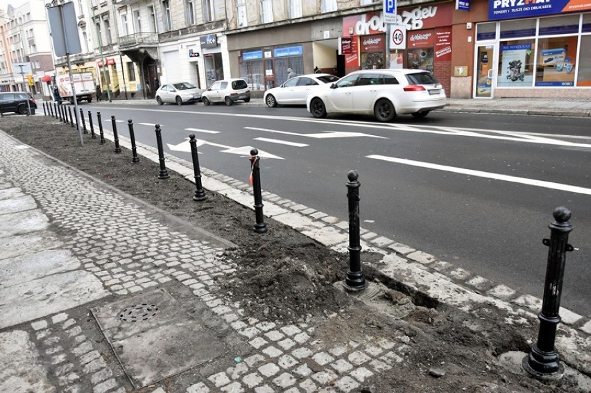 Koniec dzikiego parkowania przy ulicy Chojnowskiej [ZDJĘCIA] 