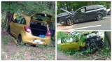 Zderzenie dwóch samochodów na drodze krajowej nr 46 w Schodni. Jeden z pojazdów wpadł do lasu i uderzył w drzewo