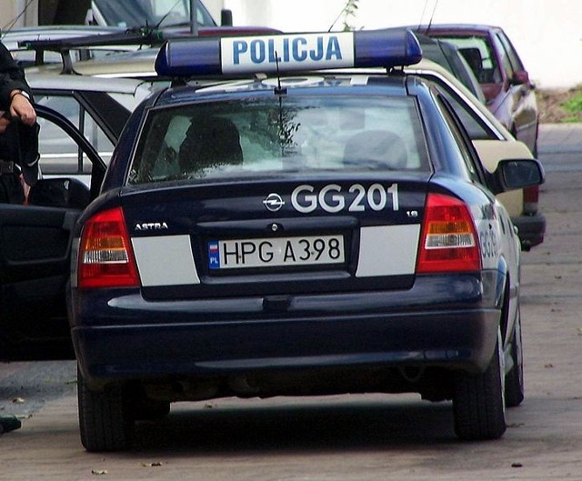 Źródło: http://commons.wikimedia.org/wiki/File:Policja_Opel_Krak%C3%B3w.JPG