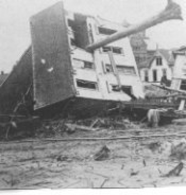 Zdjęcie wykonane po katastrofalnej powodzi w roku 1889.