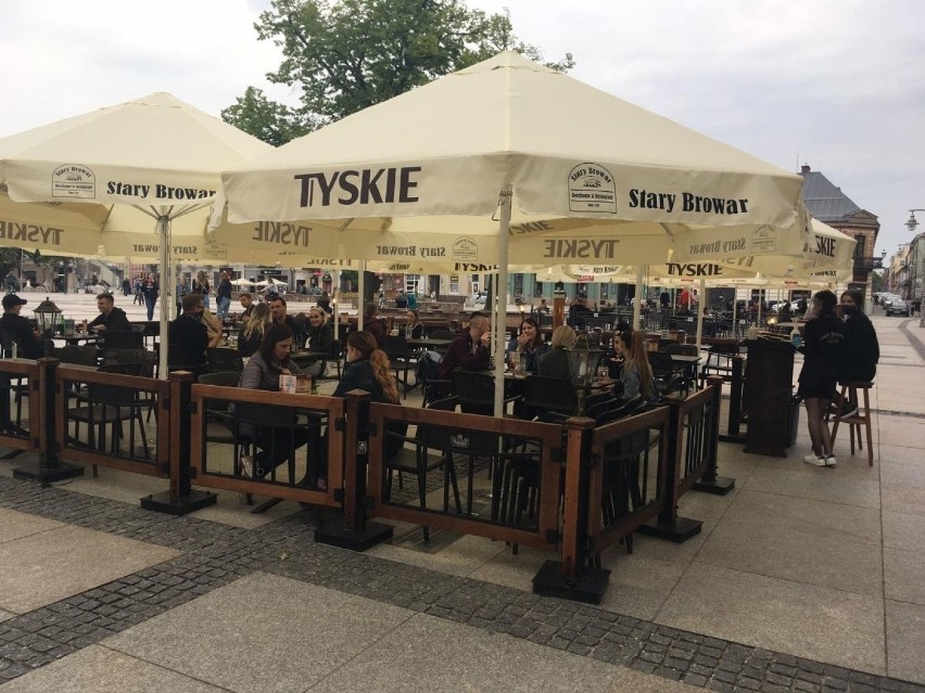 Wtorek 19 maja był drugim dniem gdzie restauracje, puby czy...