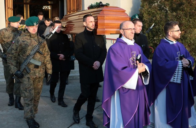 Msza żałobna w intencji tragicznie zmarłego Janusza Dzięcioła. Pochówek w czwartek, 12 grudnia w Olszynie na cmentarzu przy ul. Żurawiej.