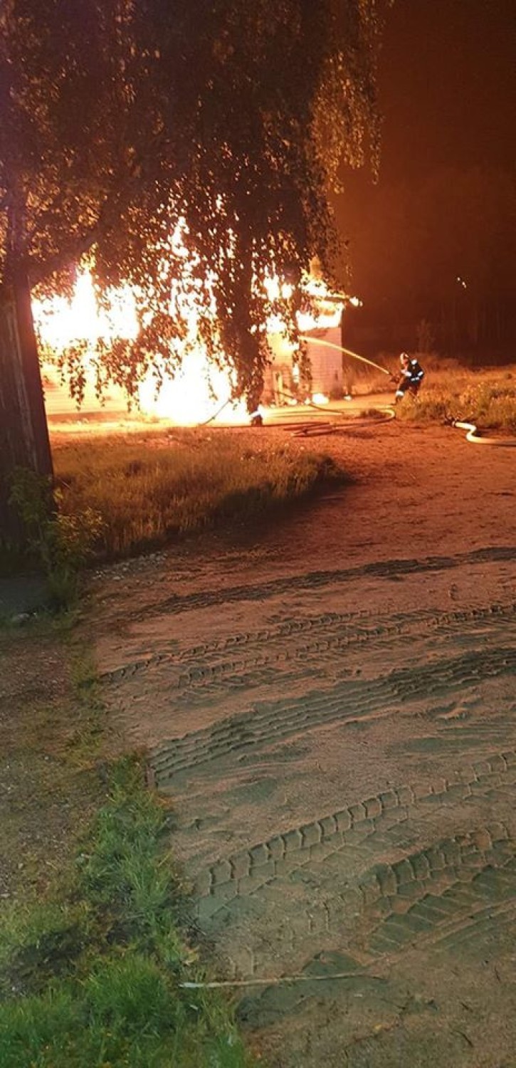 Pożar stajni na Łanowej w Rybniku. Z ogniem walczyło 10 jednostek strażackich
