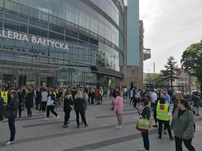 Gdańsk. Ewakuacja Galerii Bałtyckiej. Służby podają powody, 24.05.2022 r. ZDJĘCIA