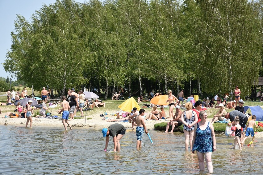 Ta upalna niedziela przyciągnęła setki mieszkańców nad zalew Żółtańce. Zobacz zdjęcia