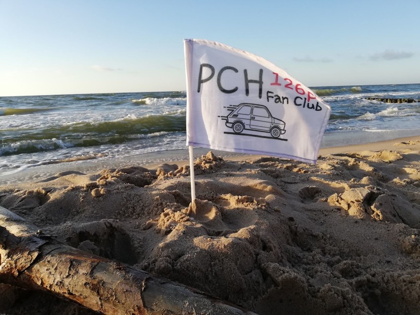 „Maluchy” Fan Clubu PCH 126p dużą atrakcją nad morzem [ZDJĘCIA]