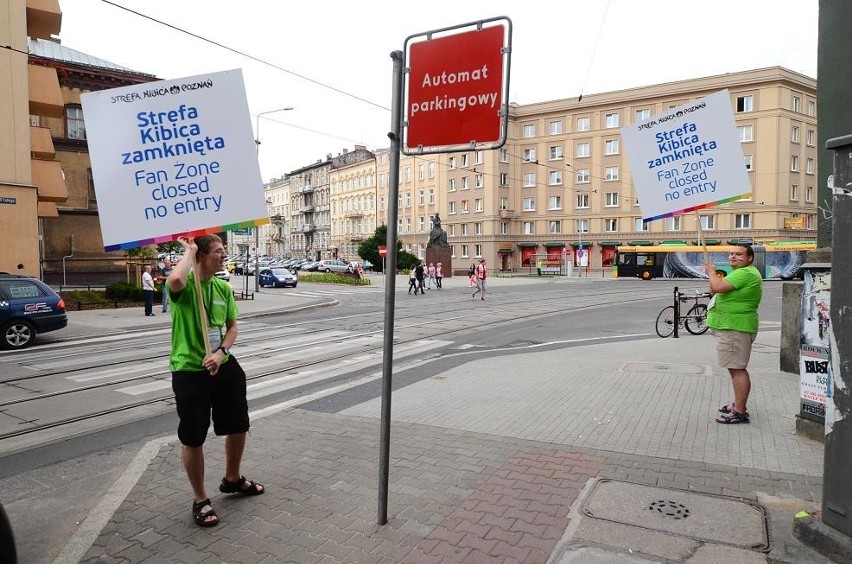 Poznań - Strefa Kibica zamknięta na godzinę przed meczem [ZDJĘCIA]
