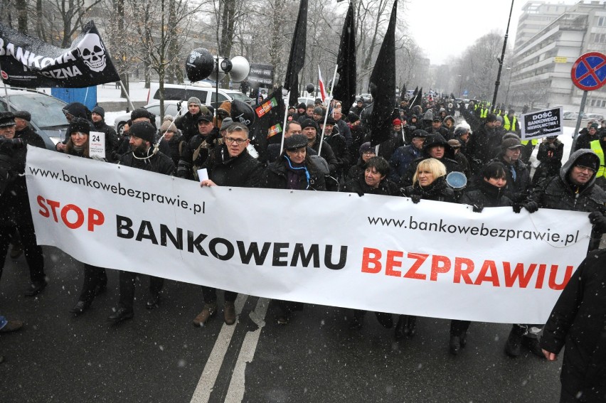 Protest frankowiczów, Warszawa. Czarna procesja oszukanych przez banki [ZDJĘCIA, WIDEO]
